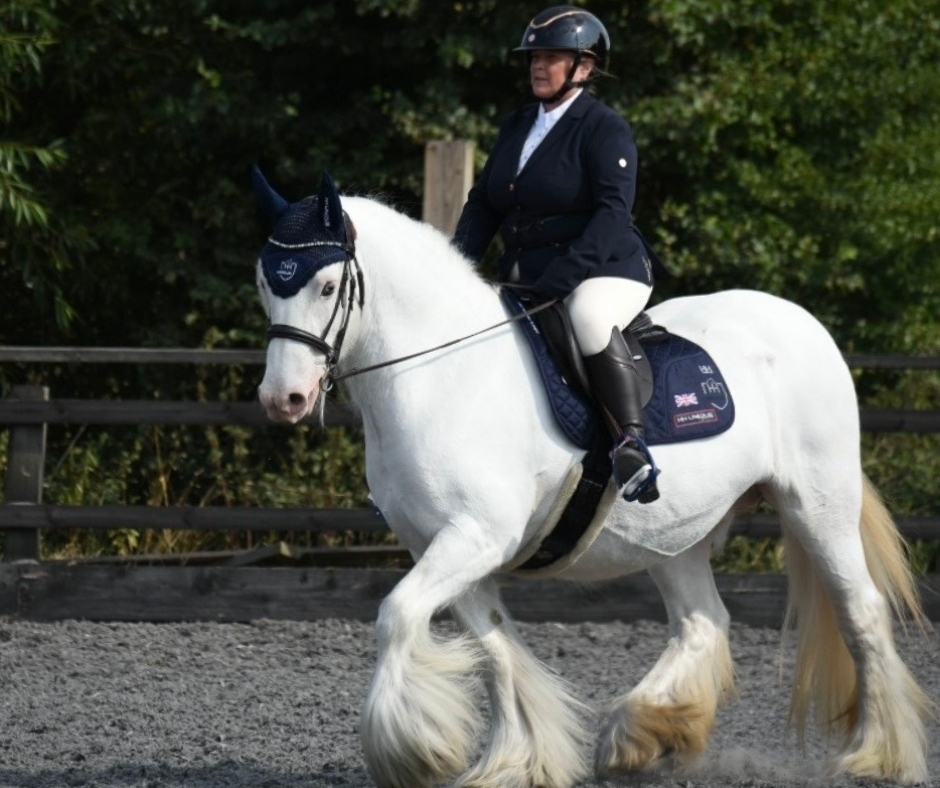 The SMART Elite VSD saddle: Supporting the long-term progress, comfort and development for Indi and Sharon.
  